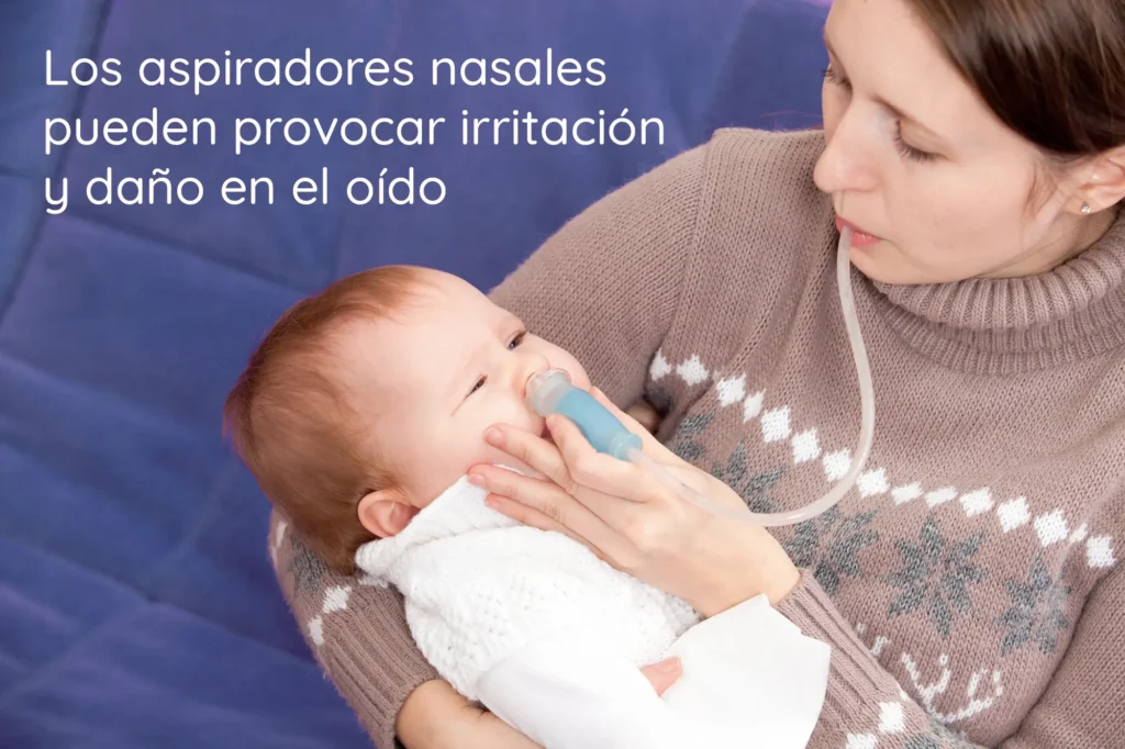 Fotografia de una mama realizando un aspirado nasal, y un texto que pone: "Los aspiradores nasales pueden provocar irritación y daño en el oído"