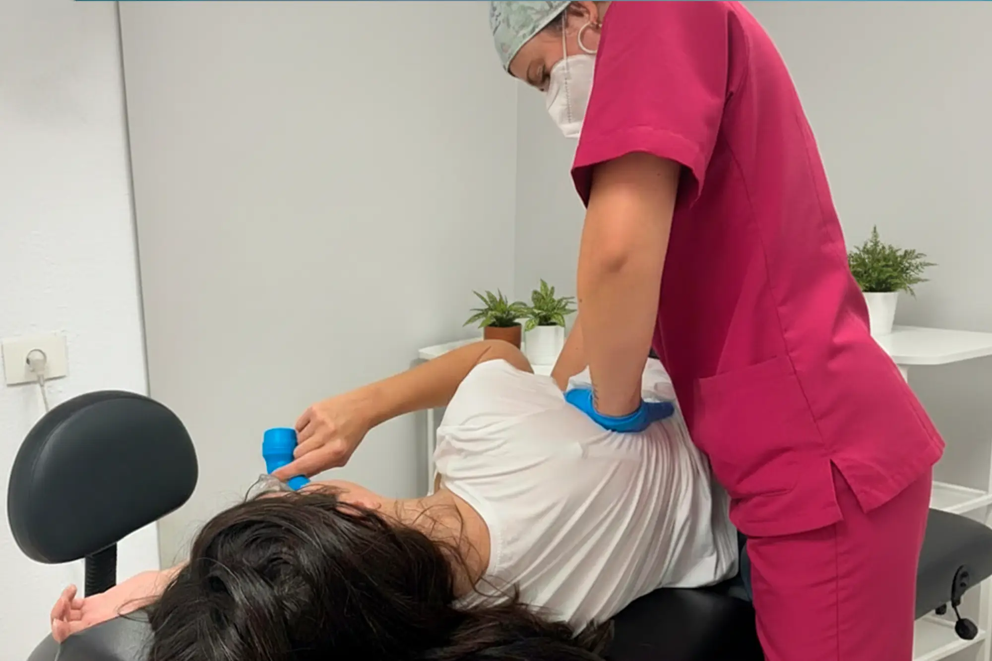 Fotografía de una sesión de fisioterapia respiratoria