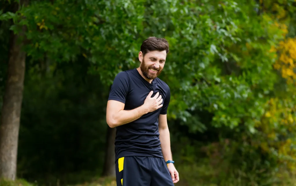 Chico con dolor en el pecho a causa de un posible neumotoráx